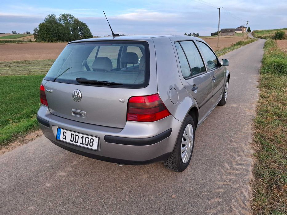 Golf IV**1.6 Benzyna**2002rok**5 drzwi**Opłacony**Klima