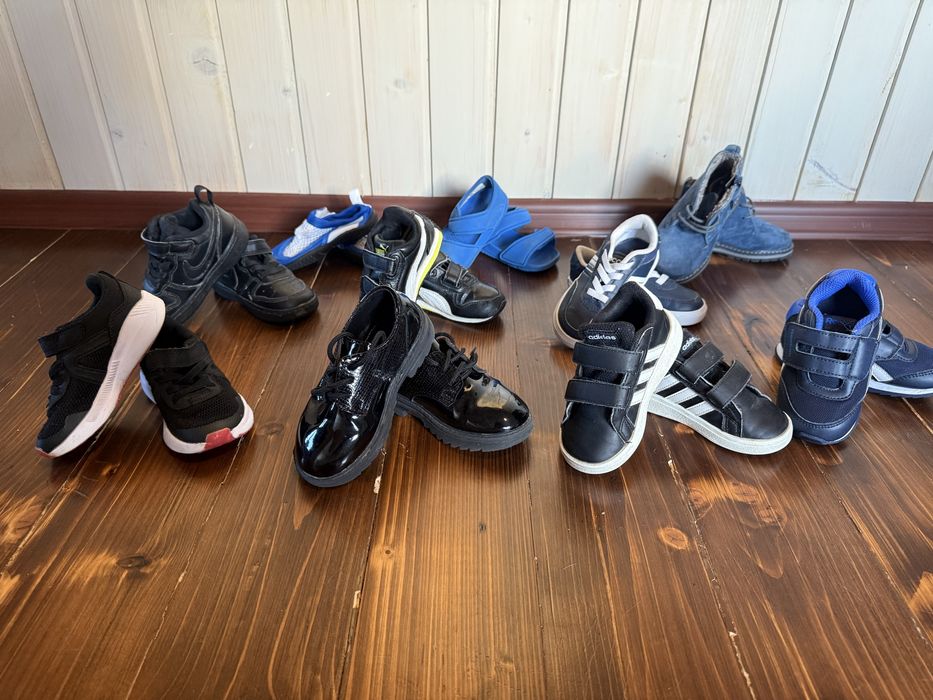 Продам кросівки лофери туфлі сандалі Nike Adidas Lacoste коралки