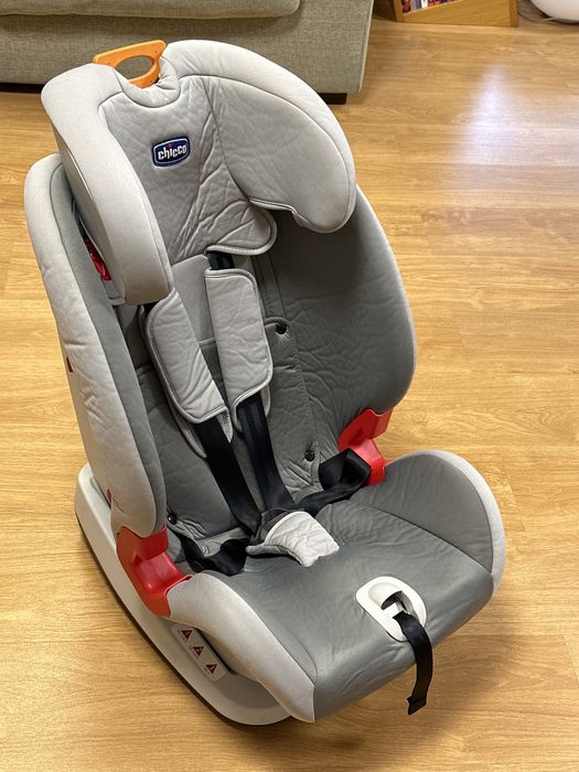 Chicco YOUniverse quase nova - Cadeira Auto