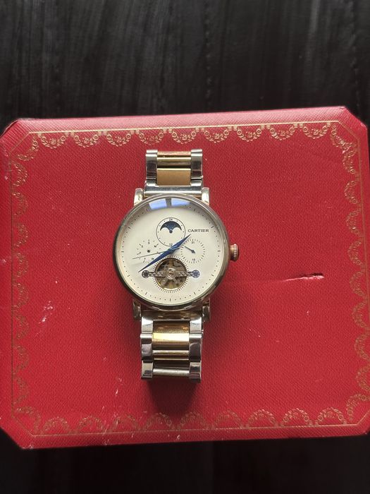 Продам часы Cartier