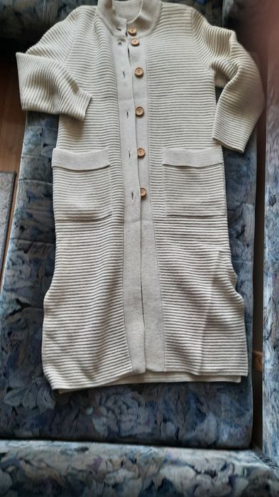 Ciepły długi sweter damski