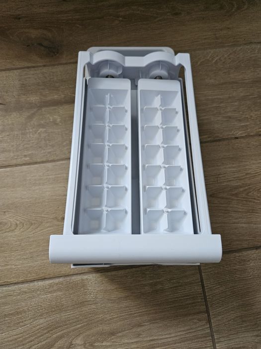 Kostkarka Twist do lodówki Beko