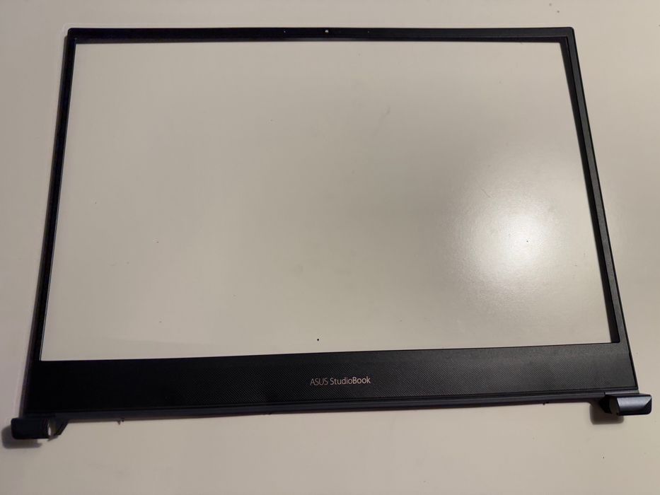 Asus ProArt Studiobook W700: Ramka / Obudowa matrycy 17"