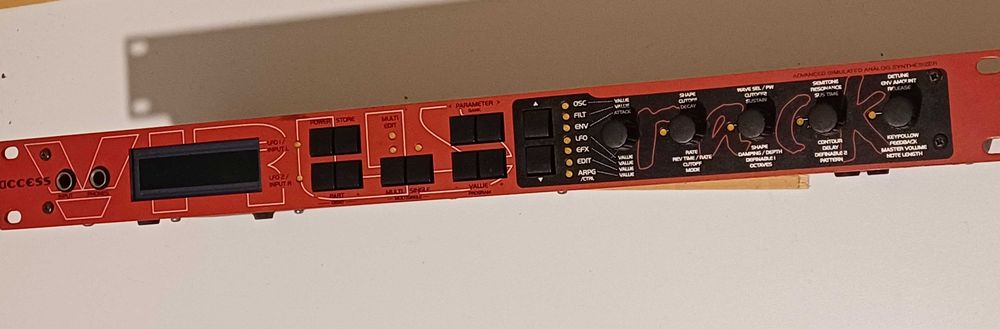Syntezator "Virus" rack
