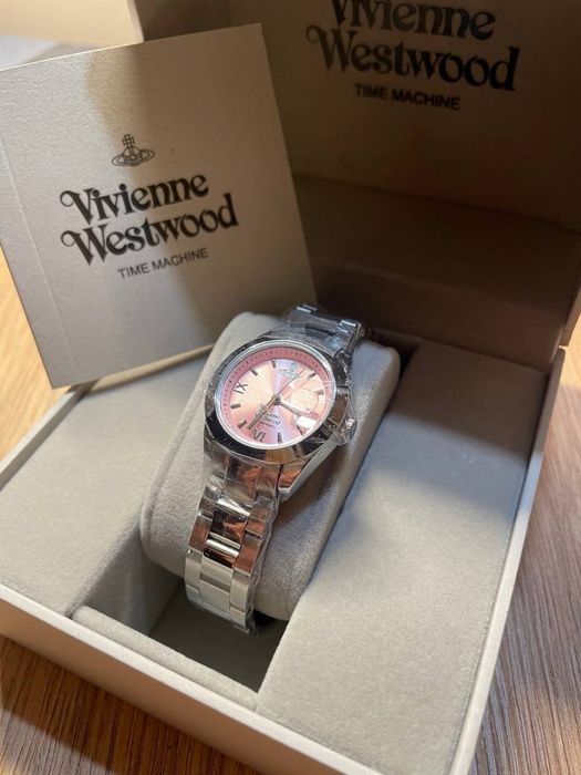 Новий годинник Vivienne Westwood