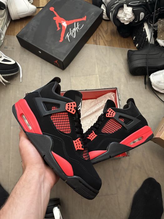 Czarno czerwone buty na deske