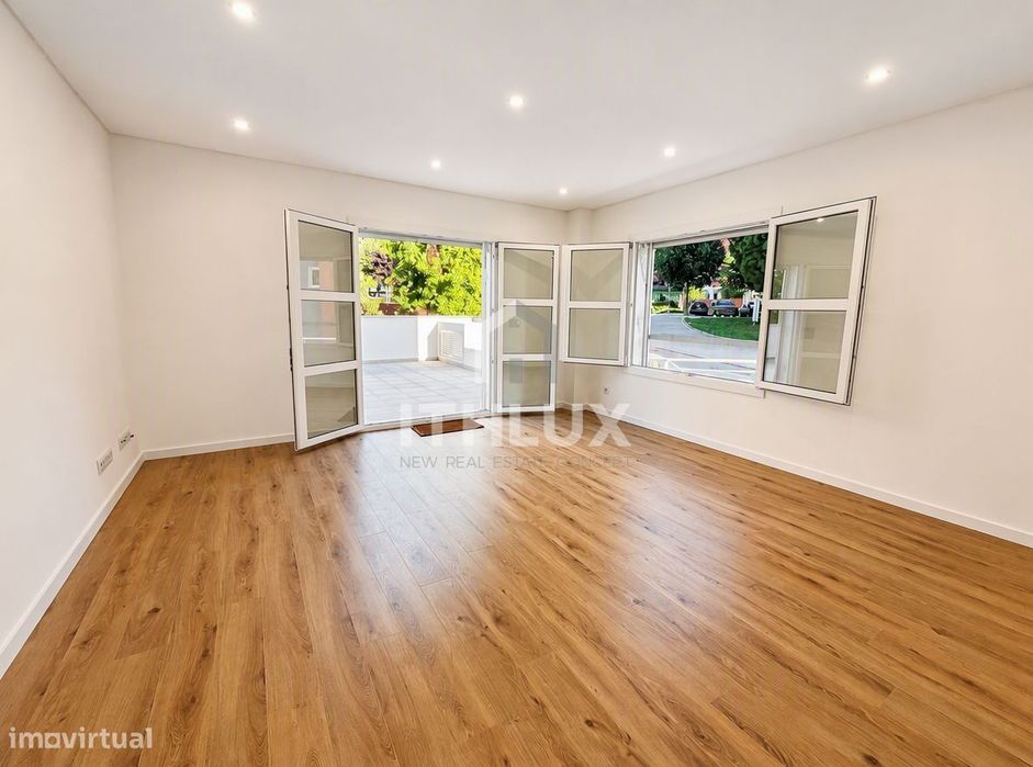 Apartamento T2 com Suíte e Terraço Privativo de 60 m² — Urbanização Ca