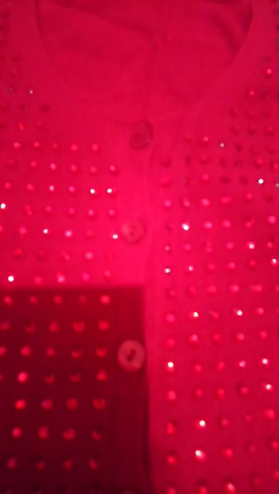 Красивая красная кофта в красных камнях .Италия .Новая