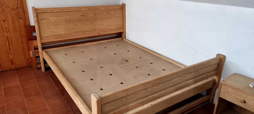 Cama de Casal em Madeira c/ colchão 140x195