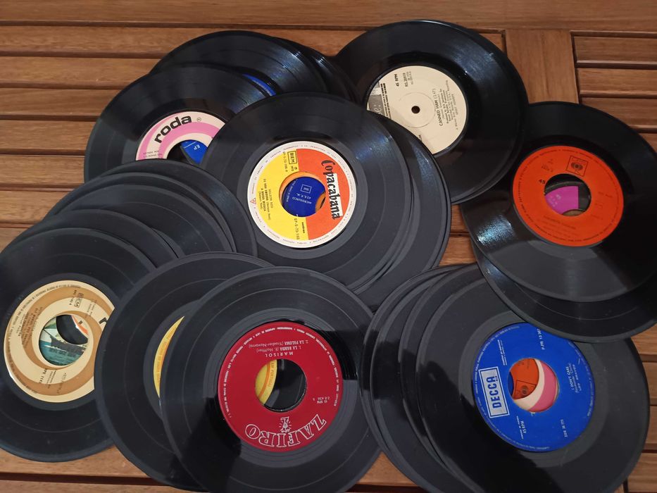 Conjunto de 26 discos Vinil SP antigos