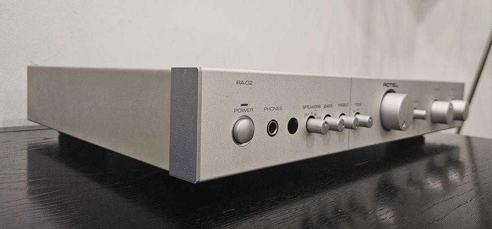 Amplificador Rotel Ra 02