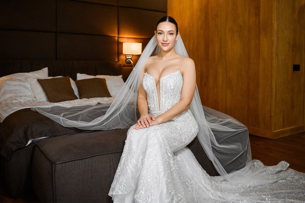 Продам весільну сукню