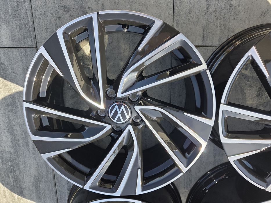 JAK NOWE Felgi Oryginalne VW GOLF 19” Adelaide ET50  5H0