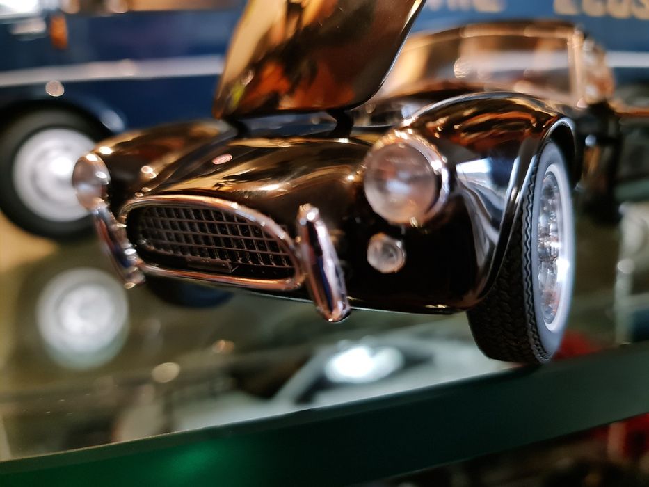 Miniatura Shelby 1:18