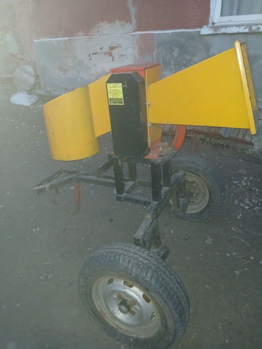 Продаю подрібнювач гілок до мотоблока