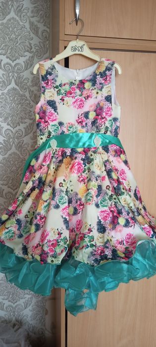 Продам детские нарядные платья