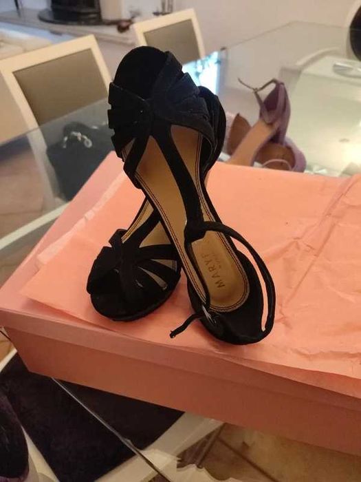 2 pares de sandálias muito elegantes e nunca usadas