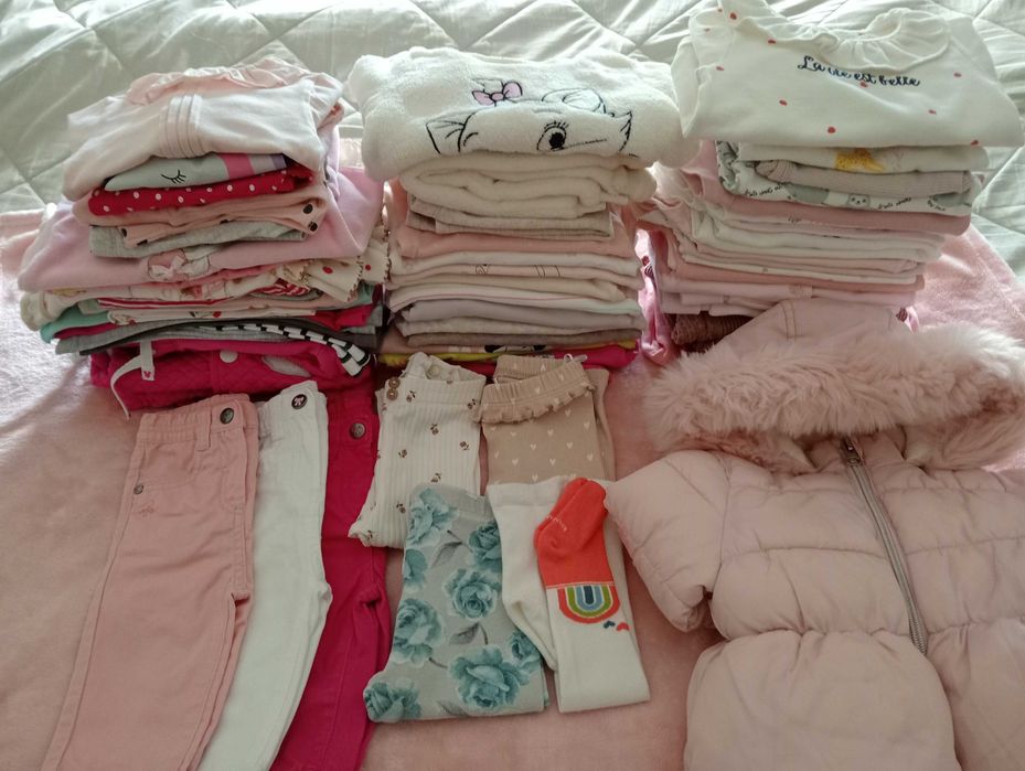 Vestidos e roupinhas de bebé 3-6 e 6-9meses.