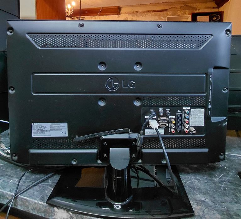 Televisão LG 26LE3300 com 26 polegadas462896973061171204