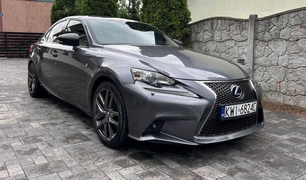 Lexus IS