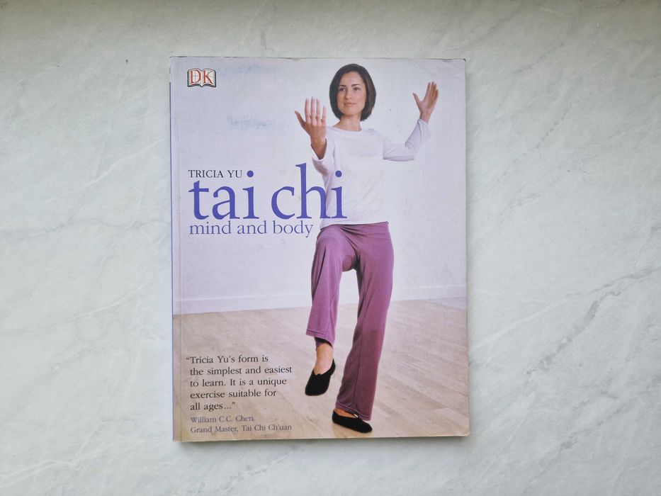 Книга англійською мовою про китайську гімнастику Tai Chi