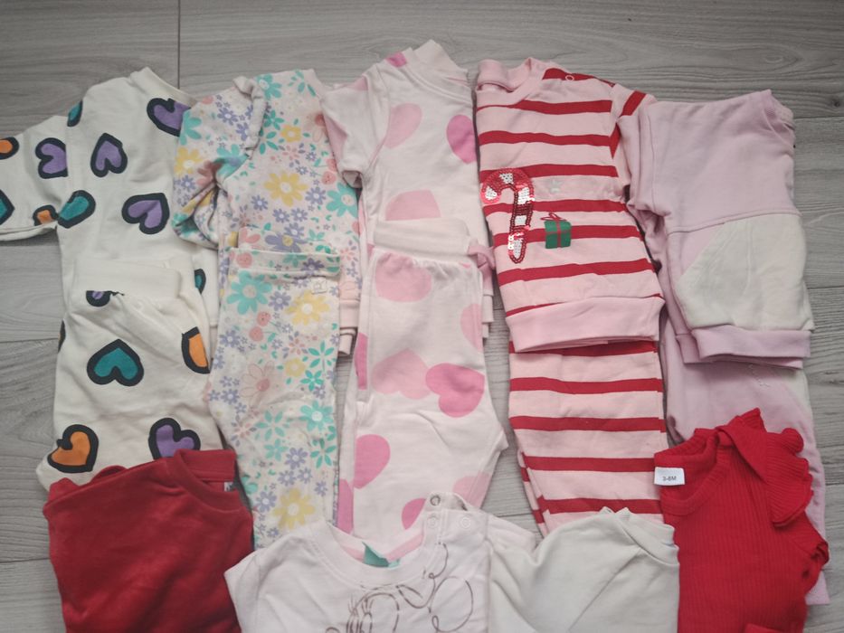 Paka dresów dla niemowlaka r.74
