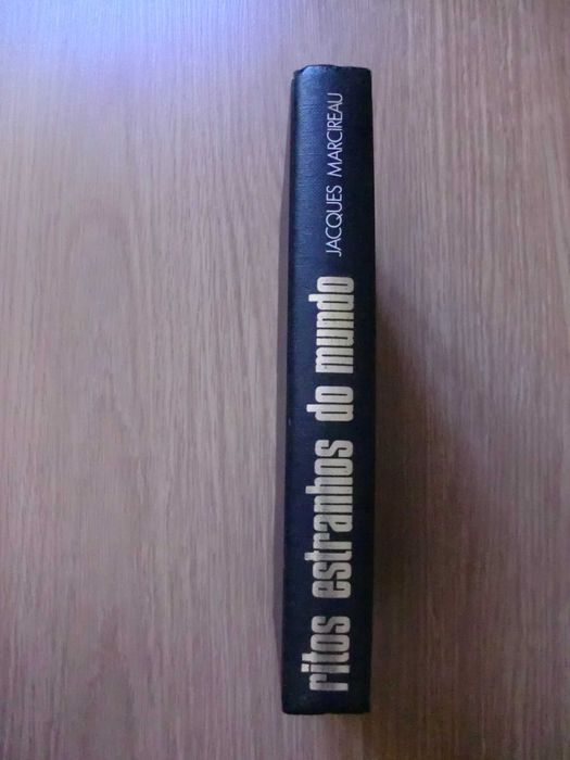 Ritos estranhos do Mundo 
de Jacques Marcireau