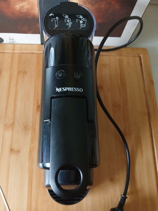 Máquina Essenza Mini Nespresso Piano Black D30i