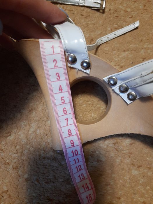 Продам босоножки на танкетке