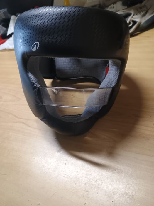 Kask bokserski z osłoną na nos i twarz Outshock (Decathlon) – Rozmiar L