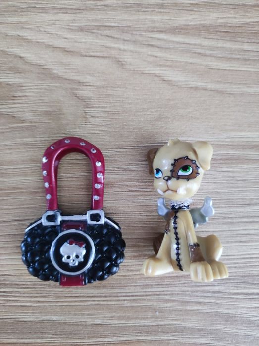 Piesek i torebka Monster High