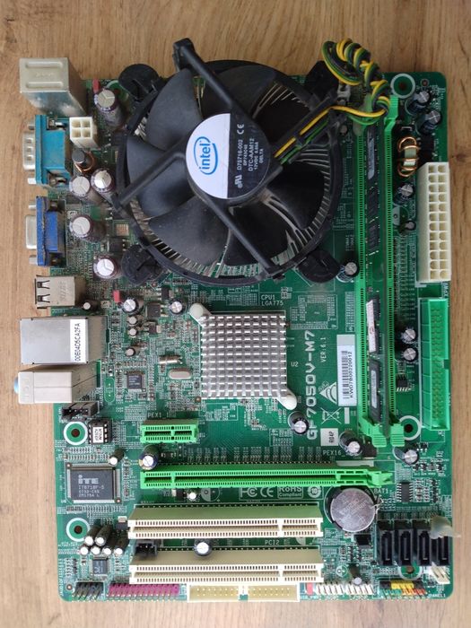 Материнская плата и блоки настольного компьютера