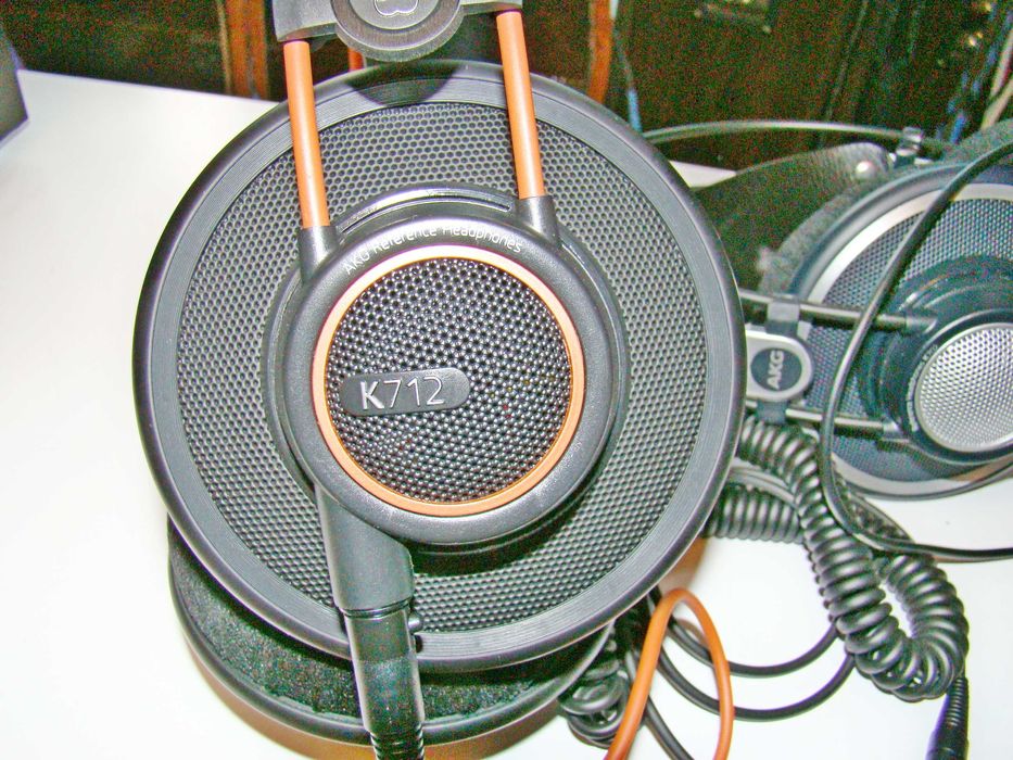 Наушники полноразмерные открытые, мониторного типа AKG K712 , K702