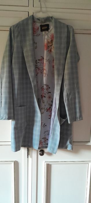 Blazer comprido cinza com bolsos s