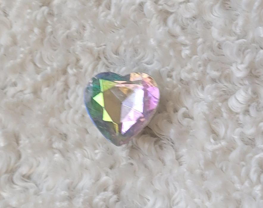 Przypinka do crocs mieniące serce