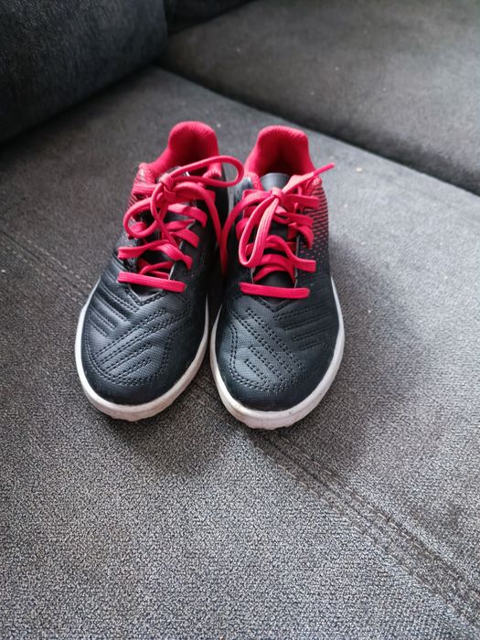 Buty dla chłopca korkotranpki do piłki nożnej