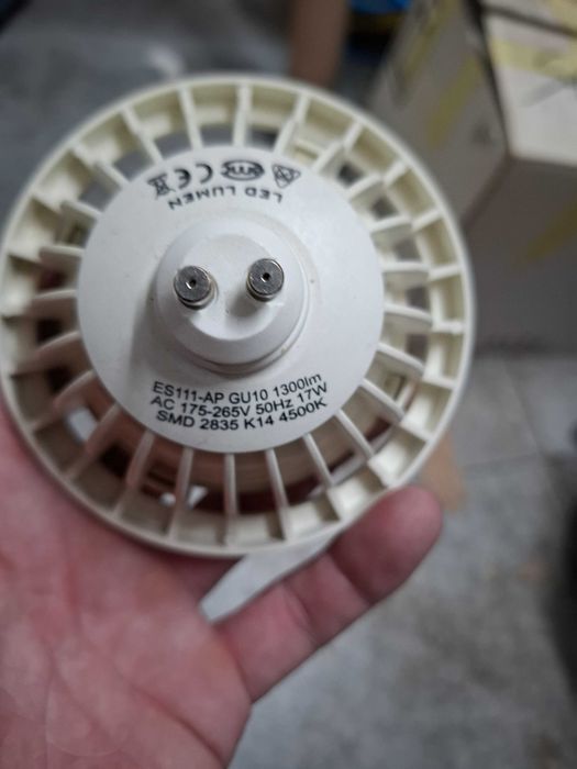 Zestaw oświetlenia sufitowego – 20 opraw + 40 żarówek LED ES111 GU10