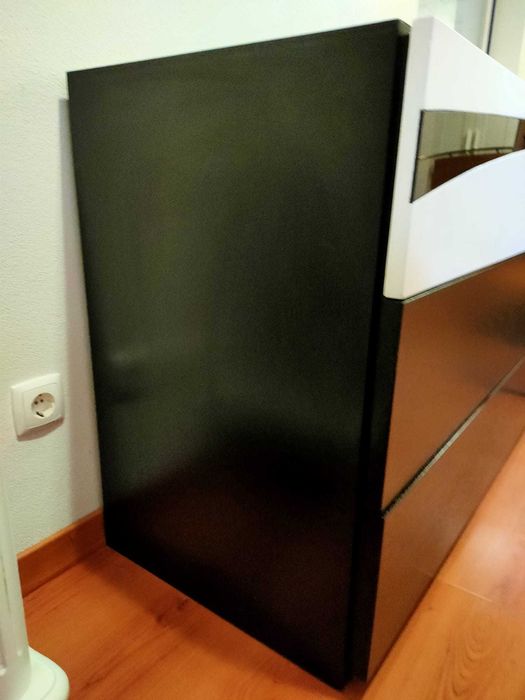 CAMA CASAL COM MESA DE CABECEIRA E COMODA