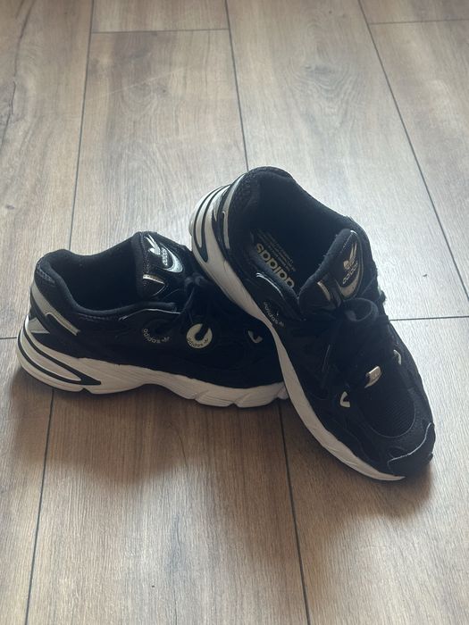 Жіночі кросівки adidas Astir Black White GY5260
