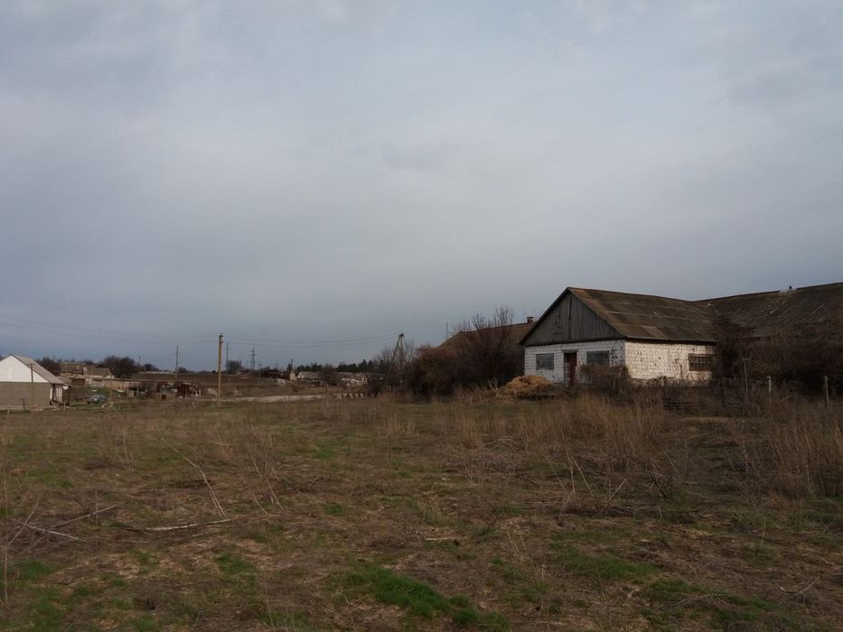 Продається будівля  та будинок. Оренда не розглядається.