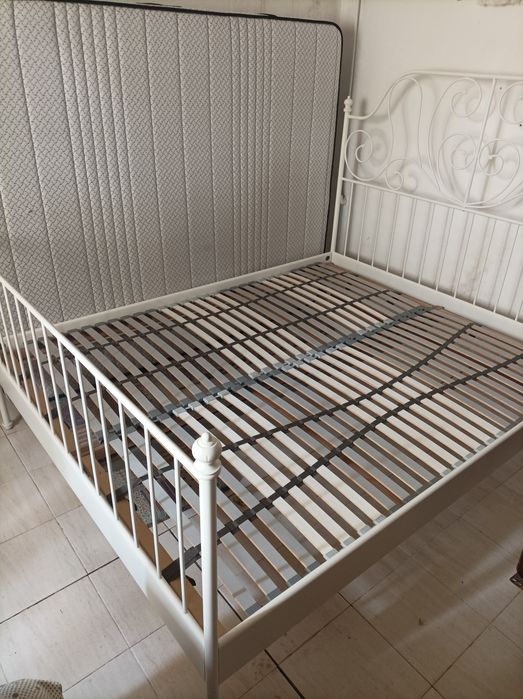 Cama com colchão semi novos 200 x 160