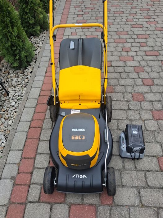 Kosiarka  akumulatorowa  Stiga  80V