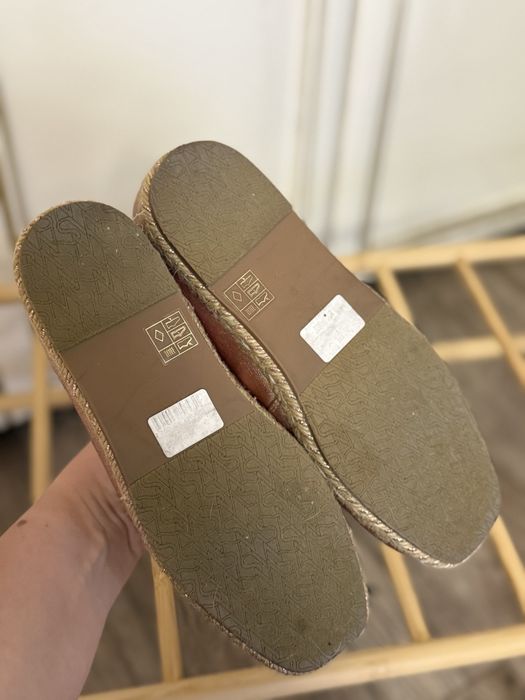 Взуття STUART WEITZMAN оригінал 36