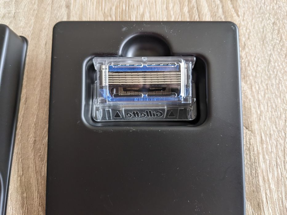 GilletteLabs Heated Razor (Japan)