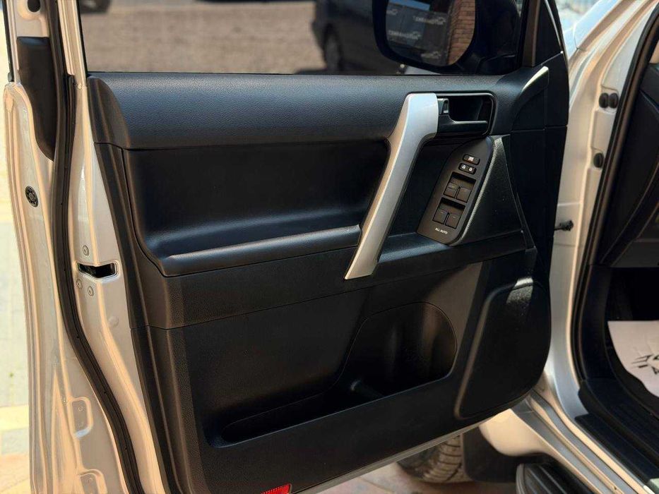 Автомобіль Toyota Land Cruiser Prado 2.7 Дизель Автомат 2021рік пробіг 96000