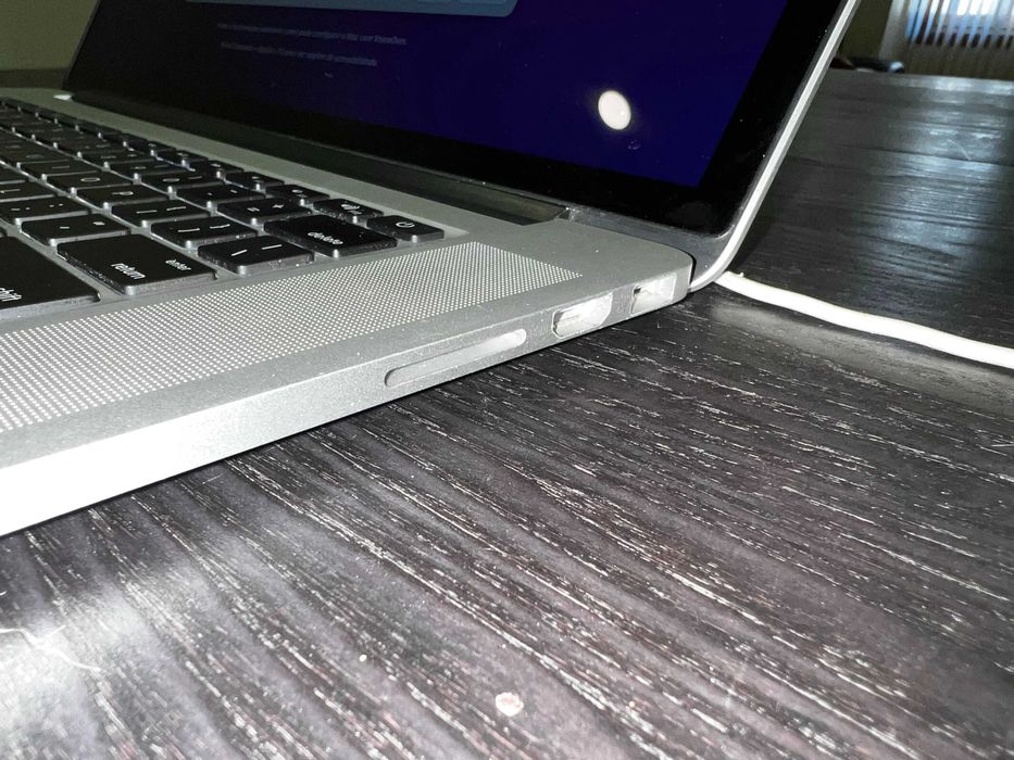 MacBook Pro (Retina, 15 polegadas, meados de 2015)64738474767105122