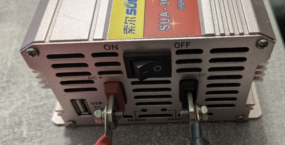 Продам инвертор  с 12 на 220 вольт