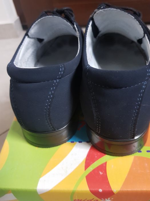 Buty komunijne chłopięce  granatowe rozm 32
