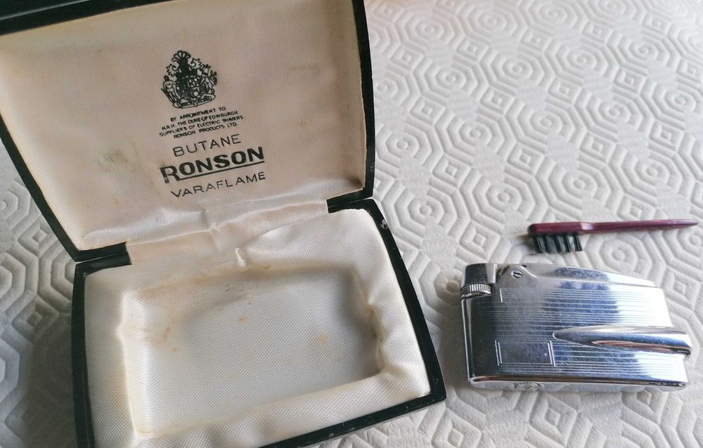 Isqueiro RONSON Varaflame, com cx e escova, peça vintage