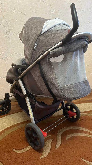 Дитяча прогулянкова коляска